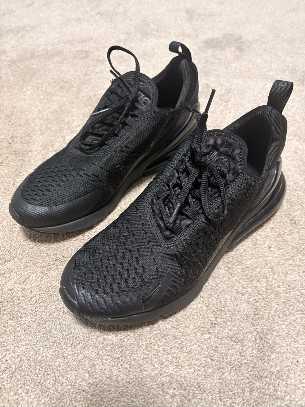 Men's Black Nike 270s